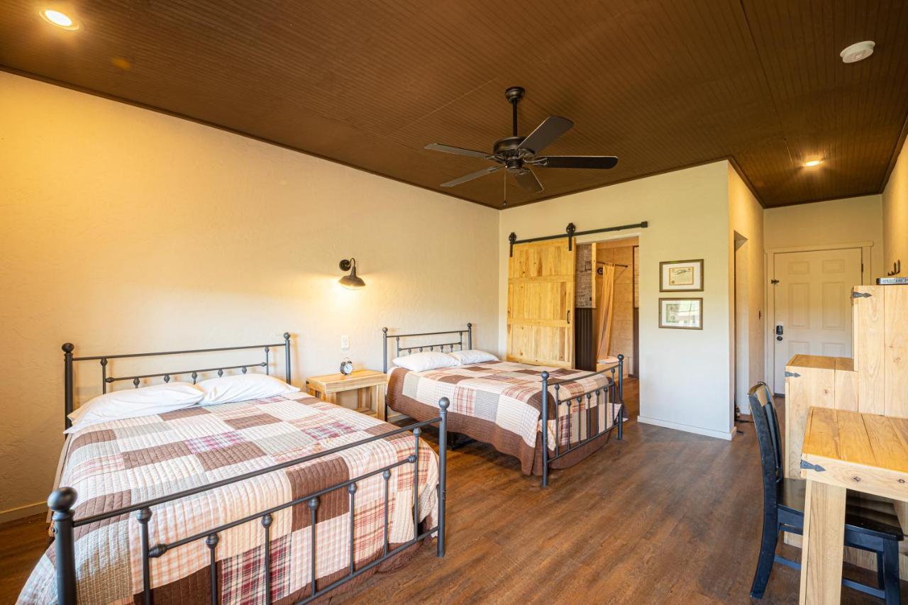 Miners Cabins #1 - Two Double Beds And Private Balcony Tombstone Exterior foto
