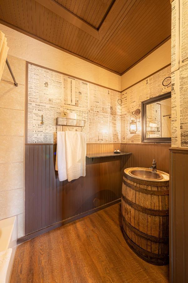 Miners Cabins #1 - Two Double Beds And Private Balcony Tombstone Exterior foto