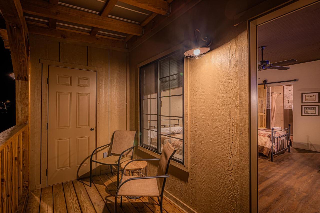 Miners Cabins #1 - Two Double Beds And Private Balcony Tombstone Exterior foto
